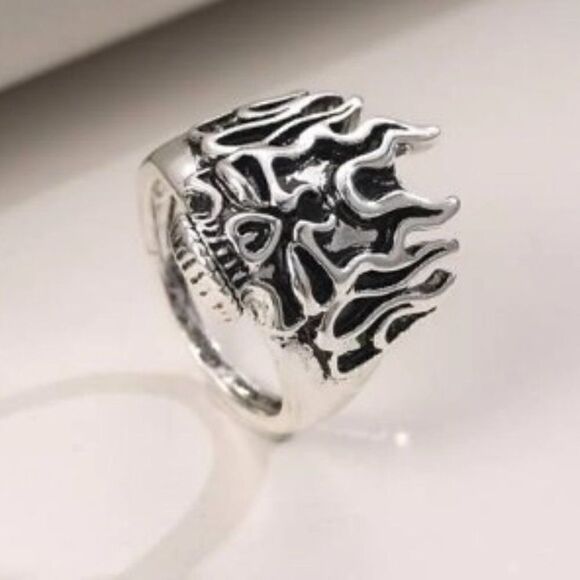 STERLING SILVER SKULL FLAMING RING - Picture 3 of 4